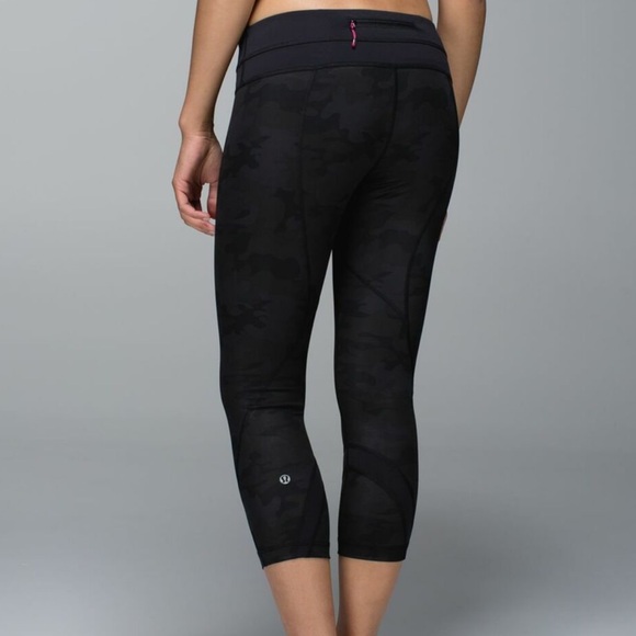 Lululemon Run Inspire Crop II Camouflage Black Mesh - sz 6 - Picture 1 of 6
